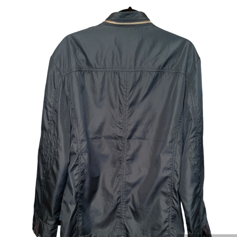 Lightweight Jacket w Patterned Check Liner - Picture 4 of 6
